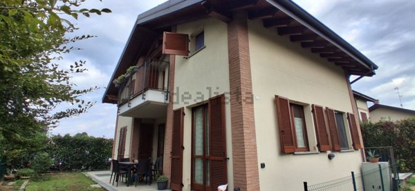 casa indipendente in vendita a Casatenovo in zona Valaperta