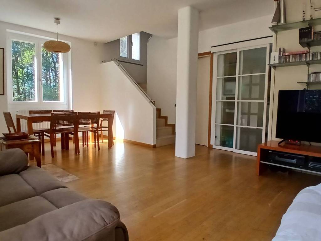 casa indipendente in vendita a Casatenovo in zona Campofiorenzo