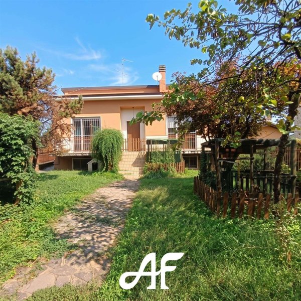 casa indipendente in vendita a Casatenovo in zona Rogoredo