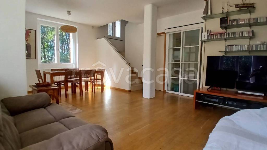 casa indipendente in vendita a Casatenovo in zona Campofiorenzo