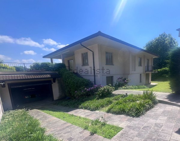 casa indipendente in vendita a Casatenovo