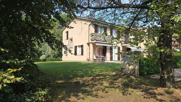 casa indipendente in vendita a Casatenovo in zona Campofiorenzo