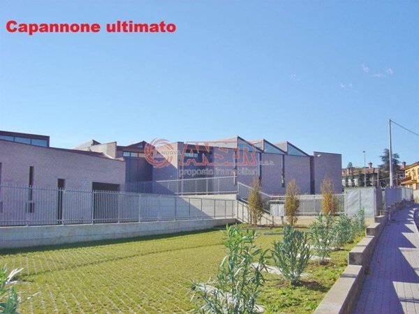 locale commerciale in vendita a Casatenovo