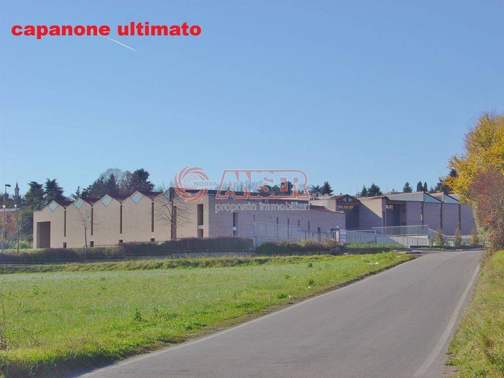 locale commerciale in vendita a Casatenovo