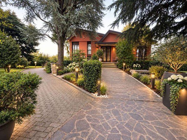 casa indipendente in vendita a Casatenovo in zona Campofiorenzo