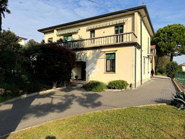 casa indipendente in vendita a Casatenovo in zona Valaperta