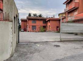 capannone in vendita a Casatenovo in zona Valaperta