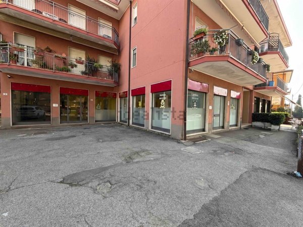 locale commerciale in vendita a Casatenovo in zona Galgiana