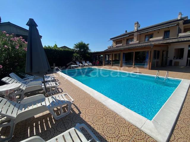 casa indipendente in vendita a Casatenovo in zona Campofiorenzo