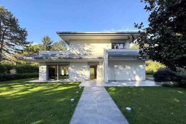 casa indipendente in vendita a Casatenovo in zona Campofiorenzo