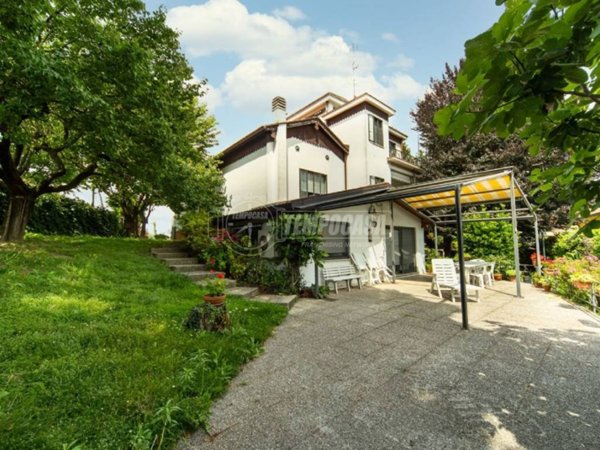 casa indipendente in vendita a Cassago Brianza