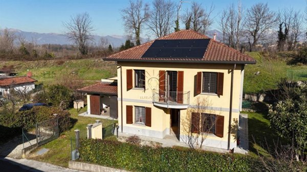 casa indipendente in vendita a Cassago Brianza