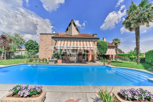casa indipendente in vendita a Cassago Brianza