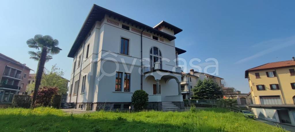 appartamento in vendita a Cassago Brianza