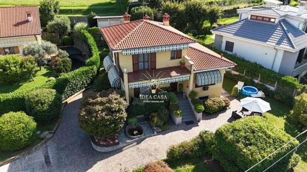 casa indipendente in vendita a Cassago Brianza