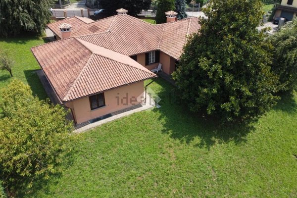 casa indipendente in vendita a Cassago Brianza in zona Tremoncino