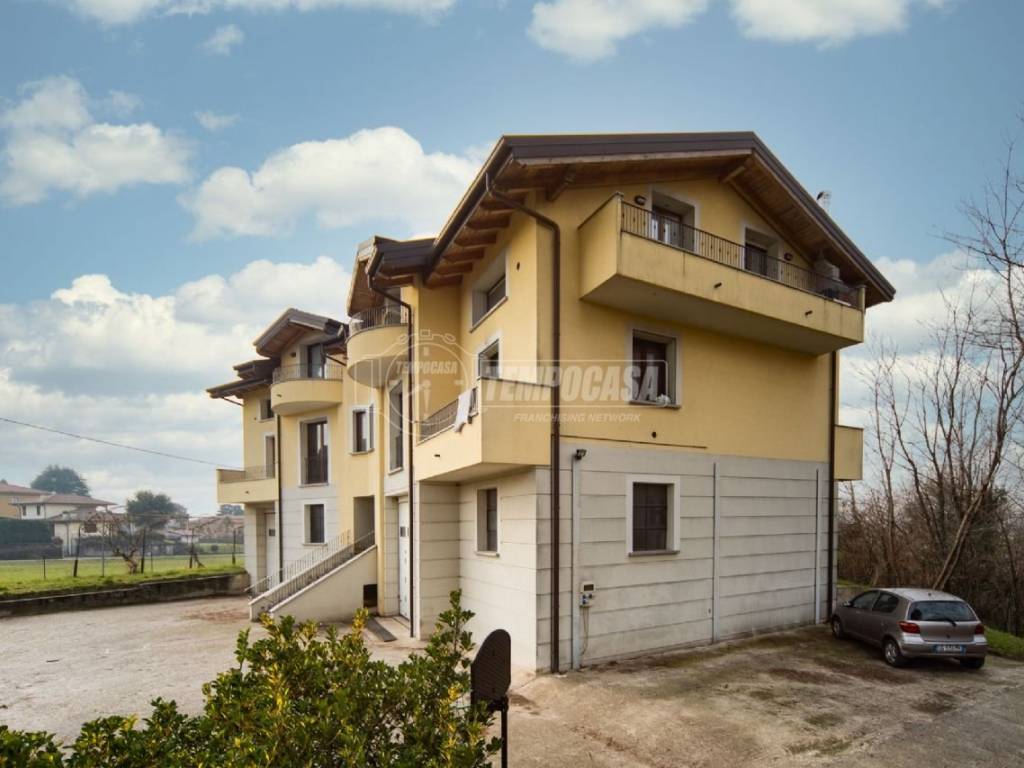 appartamento in vendita a Cassago Brianza in zona Tremoncino