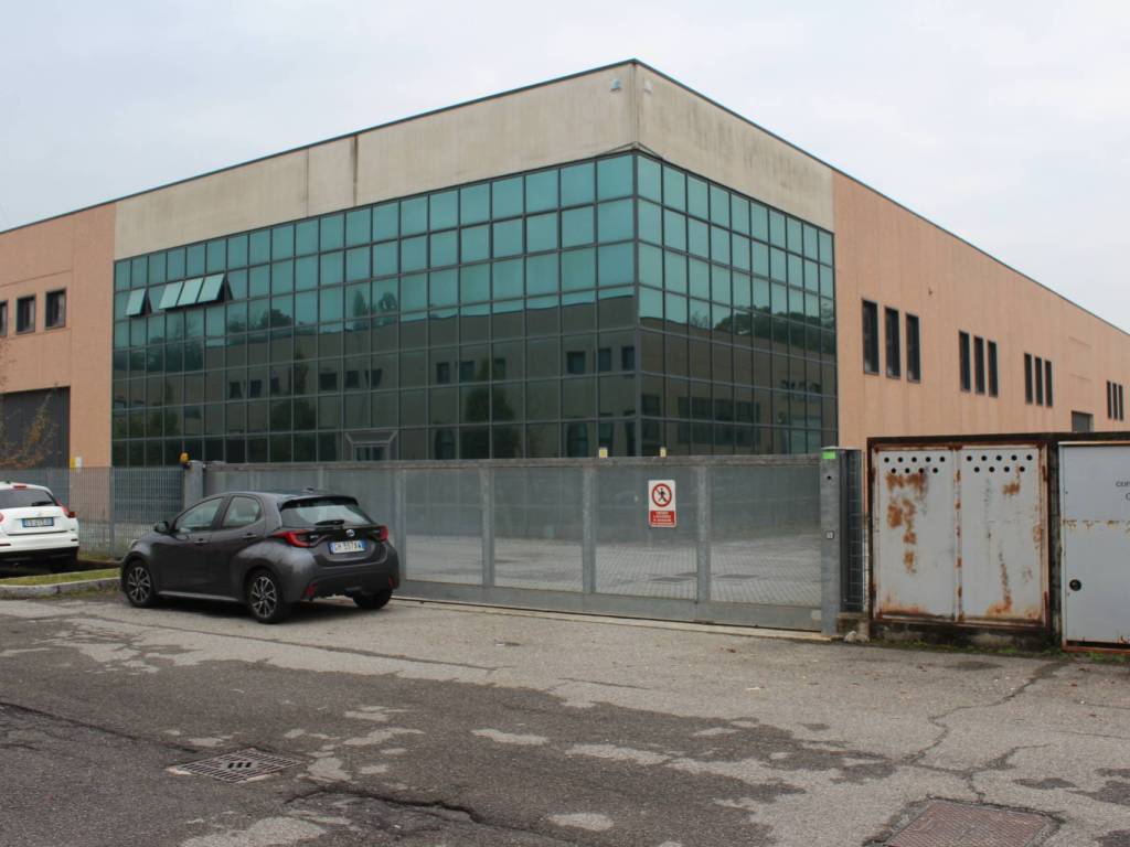 locale commerciale in vendita a Cassago Brianza