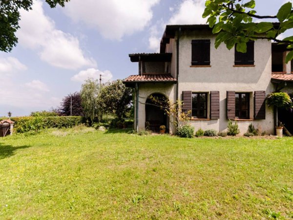 negozio in vendita a Cassago Brianza