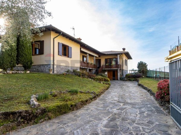 casa indipendente in vendita a Cassago Brianza