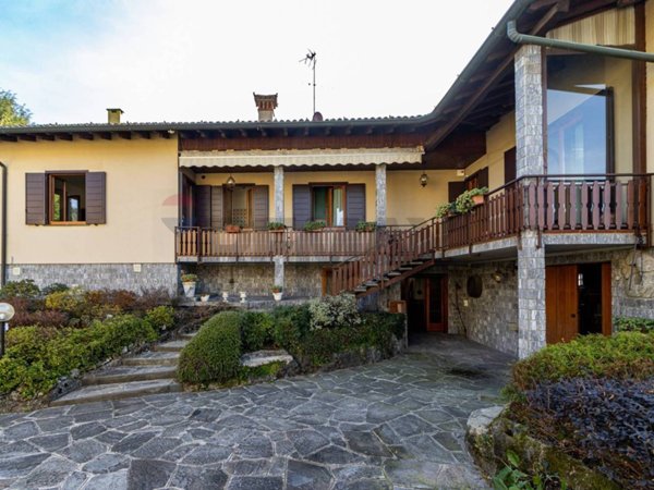 casa indipendente in vendita a Cassago Brianza in zona Tremoncino