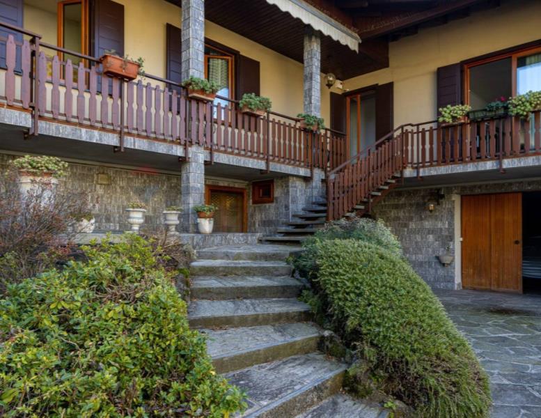 casa indipendente in vendita a Cassago Brianza in zona Tremoncino