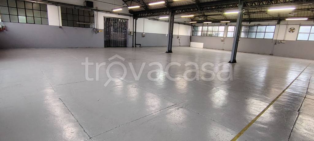 locale commerciale in vendita a Cassago Brianza