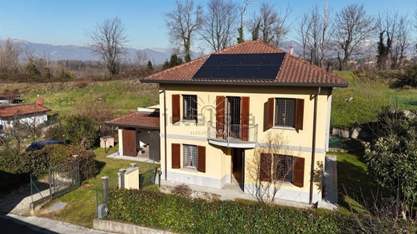 casa indipendente in vendita a Cassago Brianza