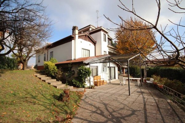 casa indipendente in vendita a Cassago Brianza