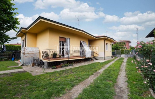 casa indipendente in vendita a Cassago Brianza
