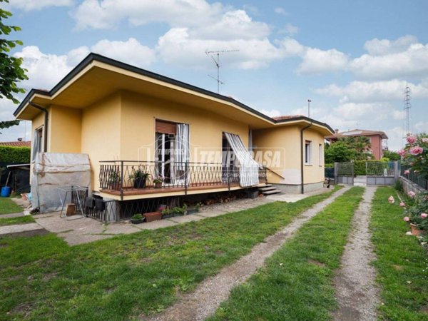 casa indipendente in vendita a Cassago Brianza in zona Tremoncino