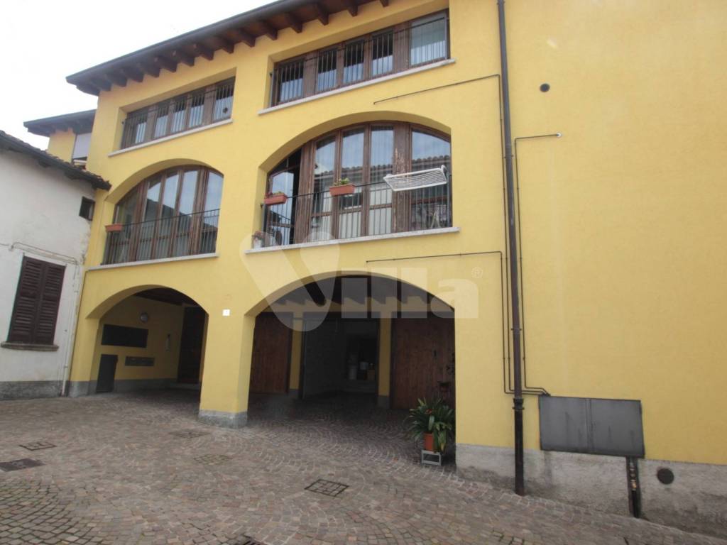 appartamento in vendita a Castello di Brianza in zona Cologna
