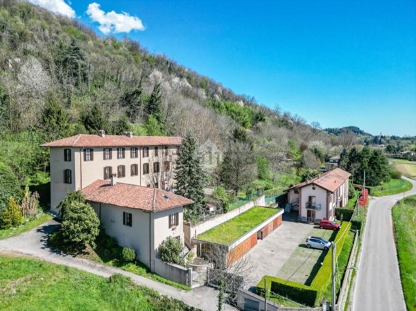 villa in vendita a Castello di Brianza