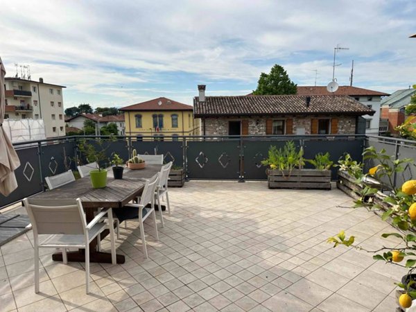 appartamento in vendita a Castello di Brianza in zona Brianzola