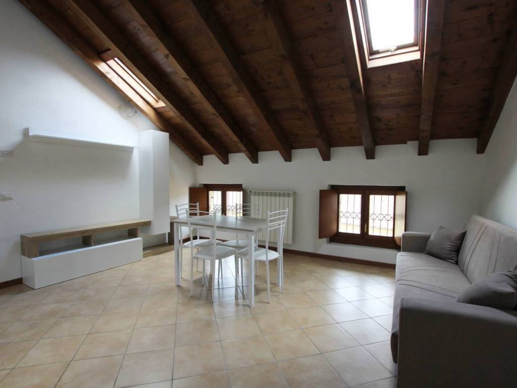 appartamento in vendita a Castello di Brianza