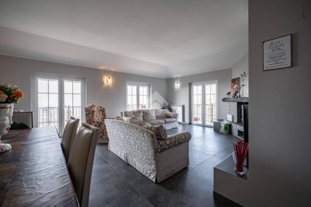 appartamento in vendita a Castello di Brianza in zona Brianzola