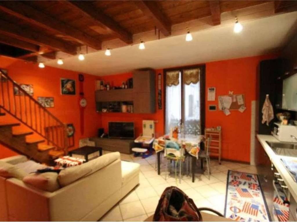 appartamento in vendita a Castello di Brianza in zona Cologna