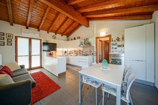 appartamento in vendita a Castello di Brianza in zona Cologna