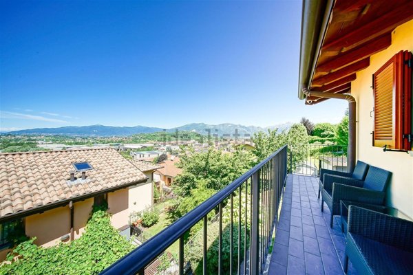 appartamento in vendita a Castello di Brianza in zona Cologna