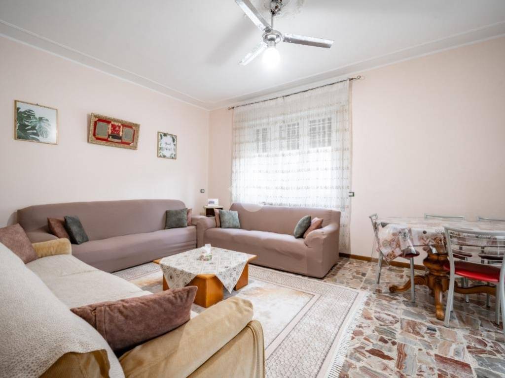 appartamento in vendita a Castello di Brianza in zona Brianzola