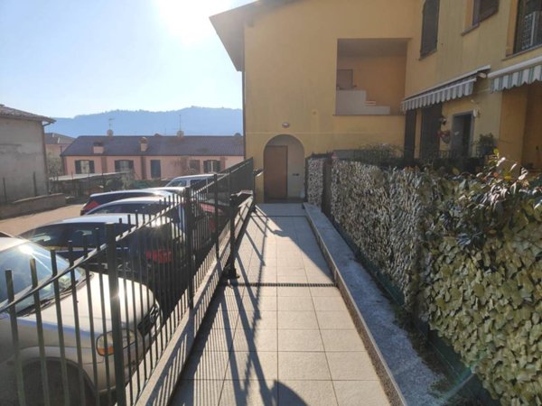 appartamento in vendita a Castello di Brianza in zona Cologna