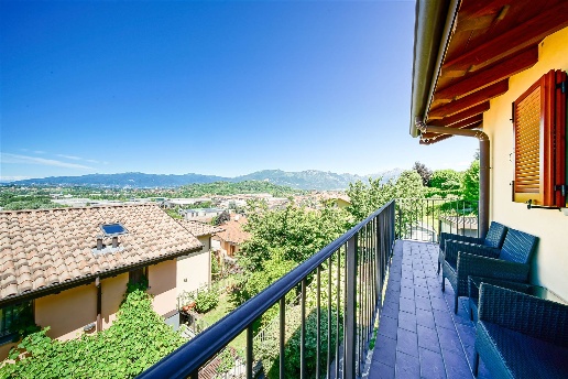 appartamento in vendita a Castello di Brianza in zona Cologna