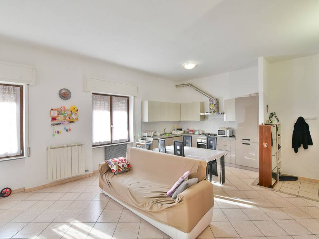 appartamento in vendita a Castello di Brianza in zona Cologna