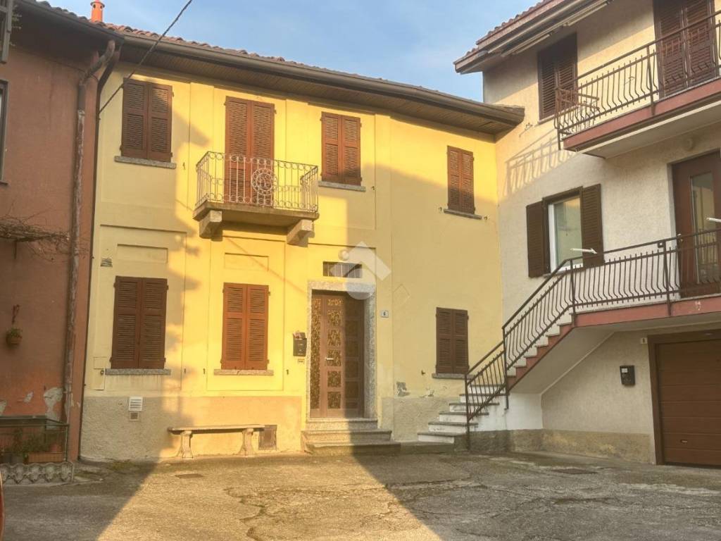 casa semindipendente in vendita a Castello di Brianza in zona Cologna