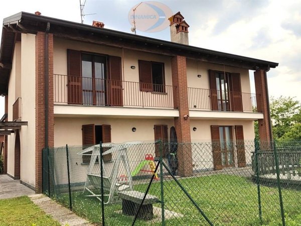 appartamento in vendita a Castello di Brianza in zona Cologna