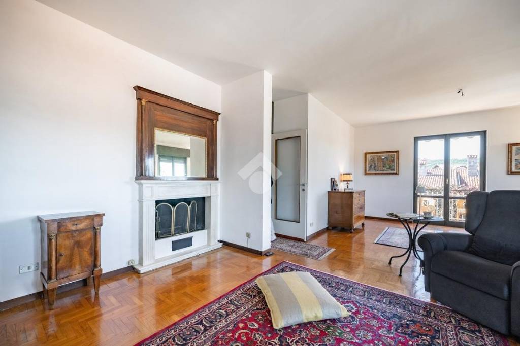 appartamento in vendita a Castello di Brianza in zona Brianzola
