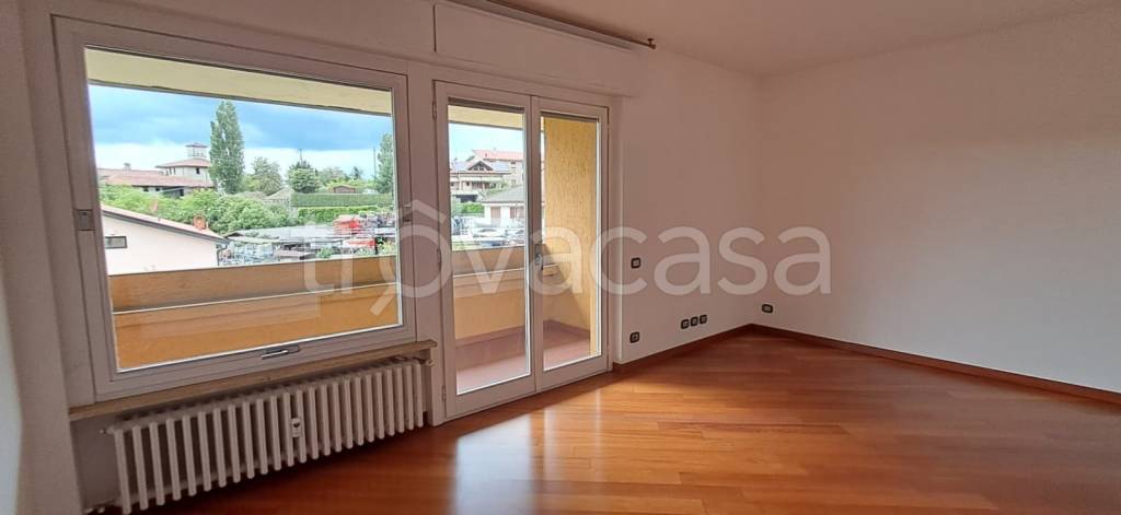 appartamento in vendita a Castello di Brianza in zona Cologna