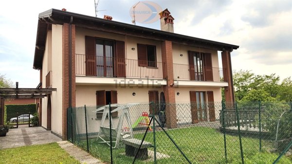 appartamento in vendita a Castello di Brianza in zona Cologna