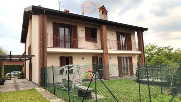 appartamento in vendita a Castello di Brianza in zona Brianzola