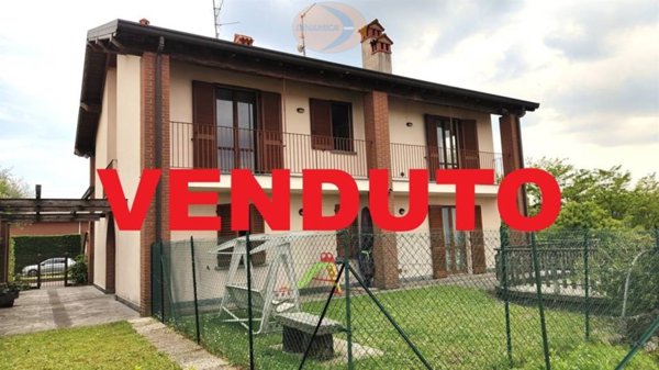 appartamento in vendita a Castello di Brianza in zona Brianzola